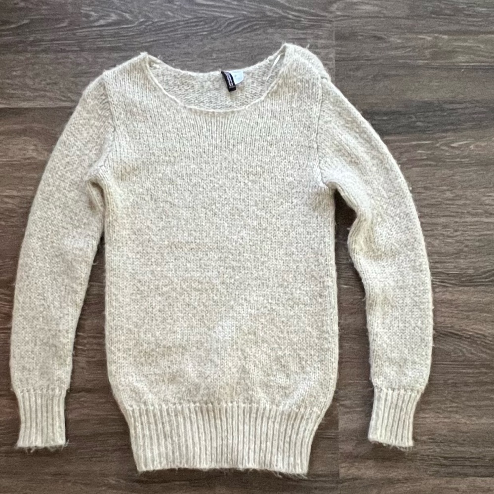 H&M. Knitted long sleeve.